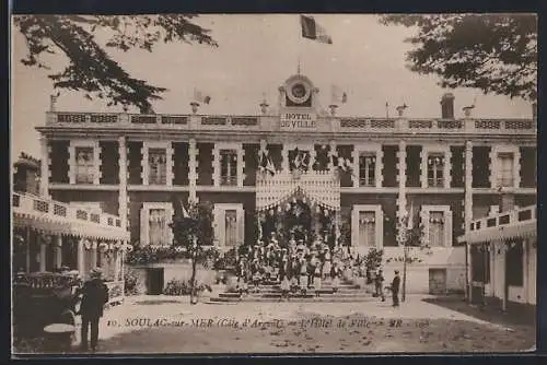 AK Soulac-sur-Mer, L`Hôtel de Ville décoré pour une fête officielle