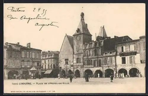 AK Libourne, Place de l`Hôtel-de-Ville avec bâtiments historiques et passants