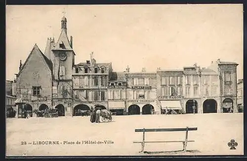 AK Libourne, Place de l`Hôtel-de-Ville avec bâtiments historiques et cafés animés