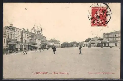 AK Libourne, Place Decazes animée avec bâtiments et passants