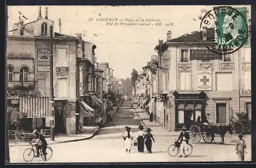 AK Libourne, Place de la Verrerie et Rue du Président Carnot avec passants et cyclistes