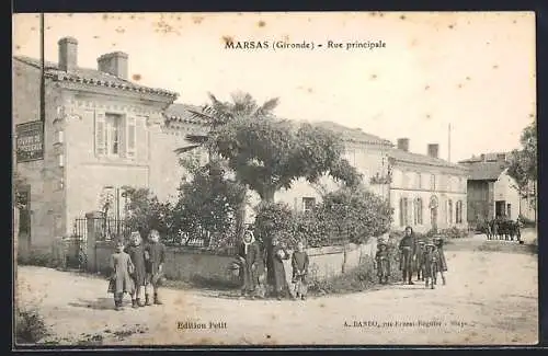 AK Marsas, Rue principale avec enfants et bâtiments historiques