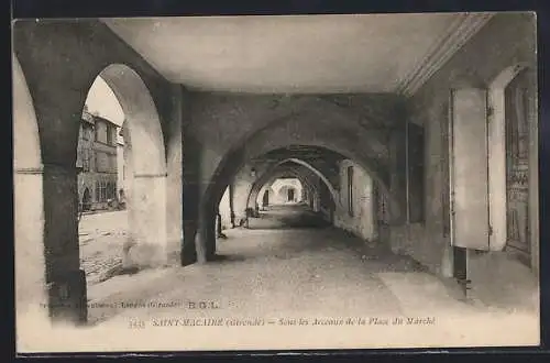 AK Saint-Macaire, Sous les Arcades de la Place du Marché