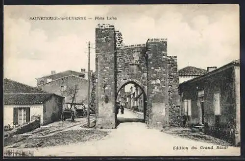 AK Sauveterre-de-Guyenne, Porte Lafon et rue animée