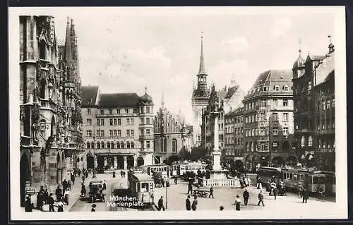 AK München, Marienplatz, Strassenbahnen und Passanten