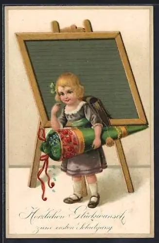 AK Mädchen steht mit Schultüte vor der Schultafel, Schulanfang