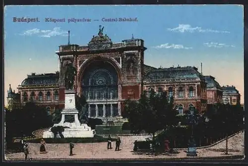 AK Budapest, Central-Bahnhof mit Denkmal