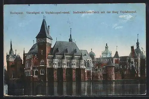 AK Budapest, Stadtwäldchen-Teich mit der Burg Vajdahunyad
