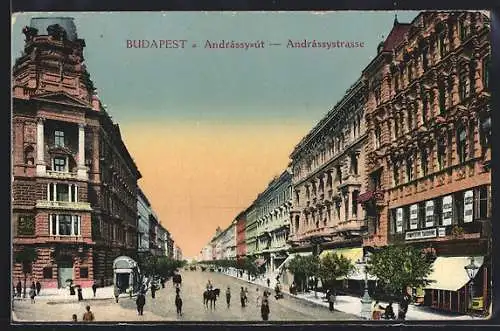 AK Budapest, Andrássystrasse mit Passanten