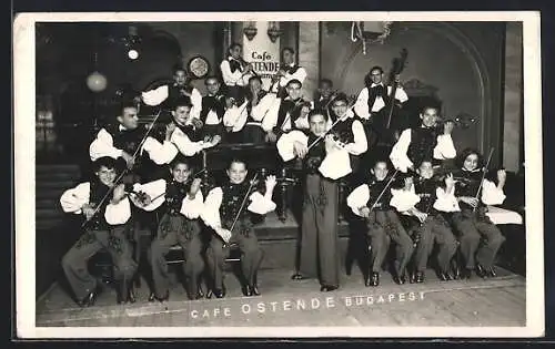 AK Budapest, Cafe Ostende, Trachtenkapelle