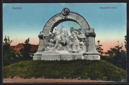 AK Szolnok, Damjanich szobor, Denkmal