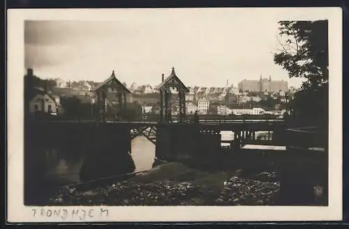AK Trondheim, Blick auf Brücke und Stadt