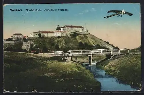 AK Munkacs, Munkacsi var, Munkacser Festung, Flugzeug