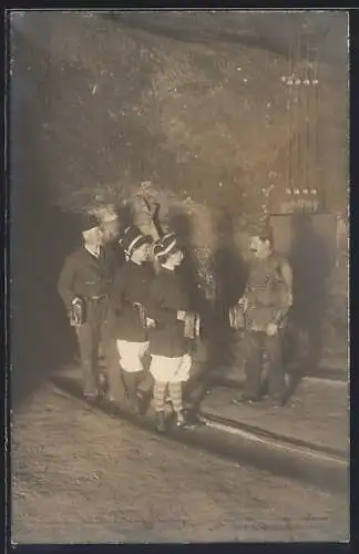 AK Berchtesgaden, Besucher im kgl. Salzbergwerk