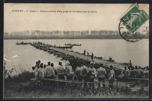 AK Angers, 6. Génie, Construction d`un pont de bateaux sur la Loire
