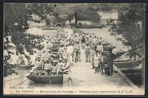 AK Vienne, Manoeuvres de Pontage, Passage d`un remorqueur
