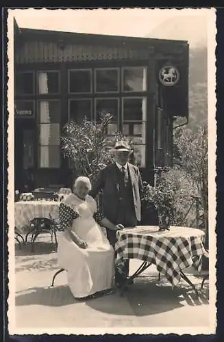 Foto-AK Merano, Cafe San Valentino, Altes Paar