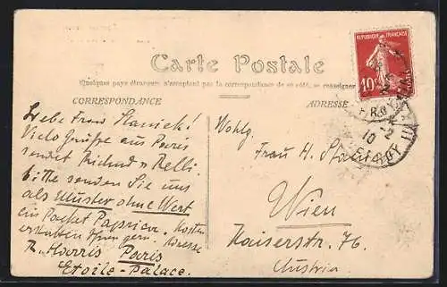 AK Paris, L`Aviateur de Lesseps et la baronne Delagrange traversant l`Avenue Montaigne, inondations 1910