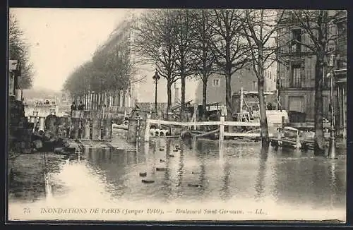 AK Paris, Inondations de 1910, Boulevard Saint-Germain