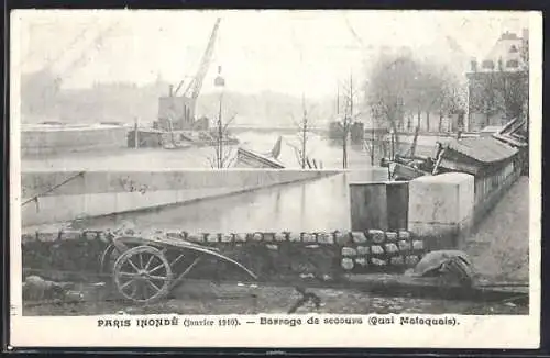 AK Paris, Barrage de secours lors des inondations de 1910 (Quai Malaquais)