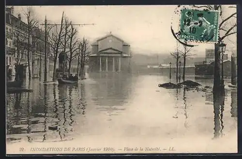 AK Paris, Inondations de 1910, Place de la Nativité avec barque sur les eaux