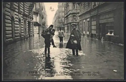 AK Paris, Sécurité militaire aux quartiers inondés lors de la crue de la Seine (1910)
