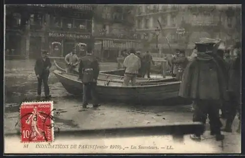 AK Paris, Inondations de 1910, Les sauveteurs en action