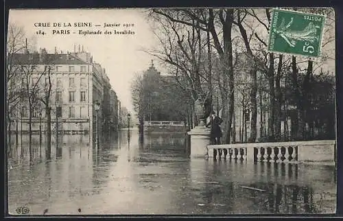 AK Paris, Crue de la Seine 1910, Esplanade des Invalides inondée