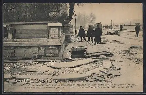 AK Paris, Dalles de pierre soulevées par la Crue de la Seine 1910