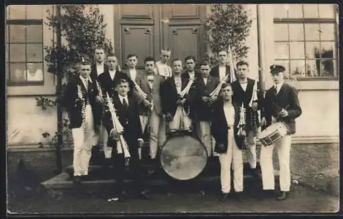 Foto-AK Leubsdorf / Sachs., Musik-Kapelle d. D.T.L., Leit. J. Hanitzsch