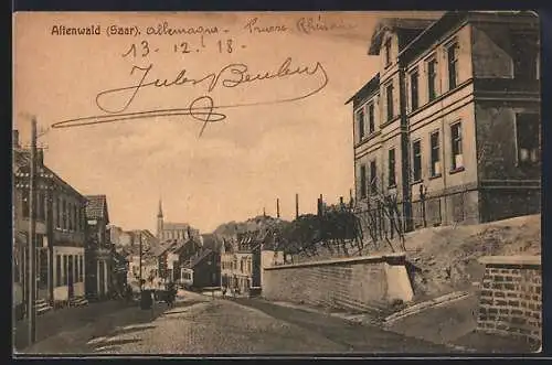 AK Altenwald /Saar, Strassenpartie mit Blick zur Kirche