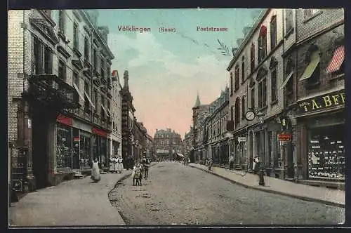AK Völklingen /Saar, Poststrasse mit Geschäften