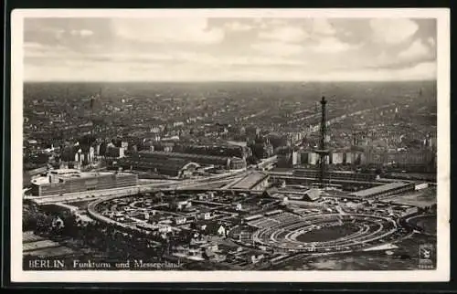 AK Berlin-Charlottenburg, Funkturm und Messegelände, Fliegerfoto