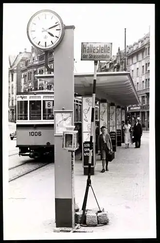 Fotografie Bon Bild-Bericht, Stuttgart, Ansicht Stuttgart, Strassenbahnhaltestelle der Linie 6