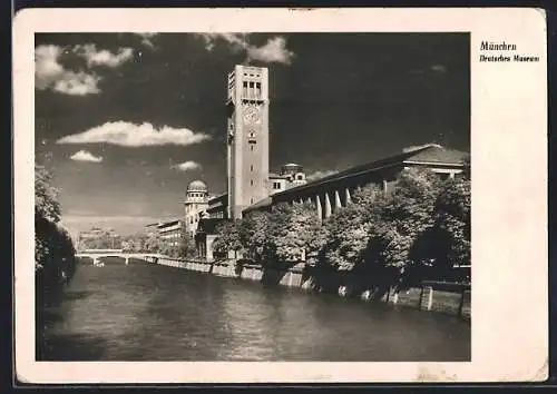 AK München, Blick zum Deutschen Museum vom Wasser aus