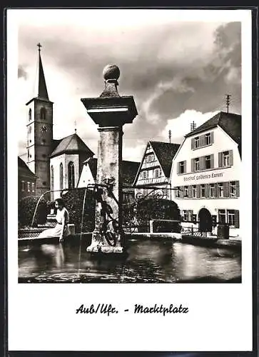 AK Aub /Ufr., Gasthof Goldenes Lamm am Marktplatz mit Brunnen, Bes. Fr. Heppel