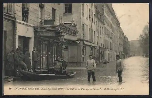 AK Paris, Le Bateau de Passage de la Rue Saint-Dominique lors des inondations de 1910