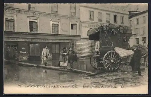 AK Paris, Déménagement pendant l`inondation de janvier 1910, Quai de Billy