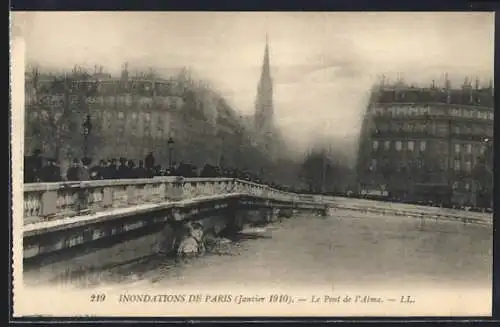 AK Paris, Inondations de Paris (Janvier 1910), Le Pont de l`Alma