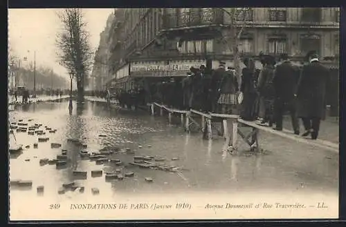 AK Paris, Inondations de 1910, Avenue Daumesnil et Rue Traversière