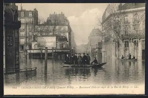 AK Paris, Boulevard Diderot angle de la Rue de Bercy pendant les inondations de 1910