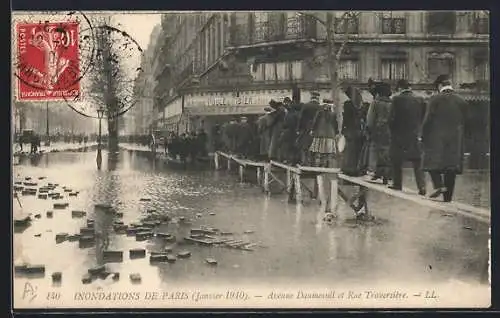 AK Paris, Inondations de janvier 1910, Avenue Daumesnil et Rue Traversière