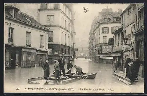 AK Paris, Inondations de janvier 1910, la Rue du Haut-Pavé avec barque