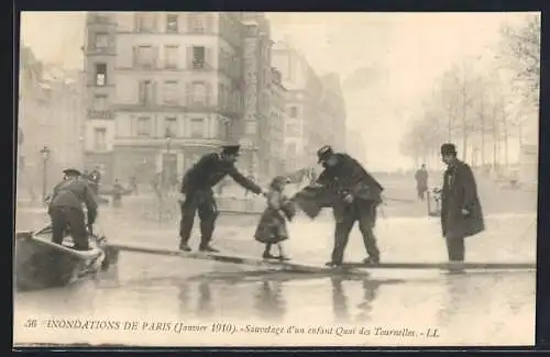 AK Paris, Sauvetage d`un enfant Quai des Tournelles lors des inondations de 1910