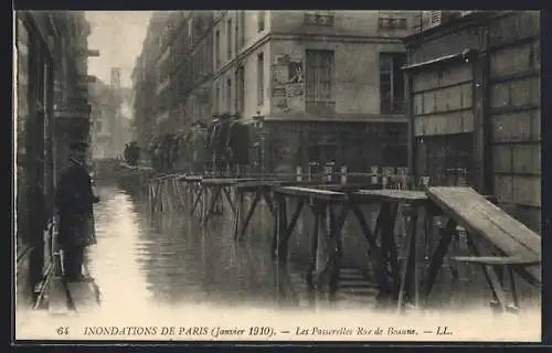 AK Paris, Les Passerelles Rue de Beaune lors des inondations de janvier 1910