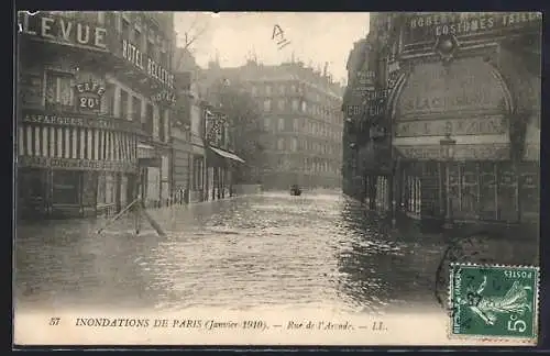AK Paris, Inondations de 1910, Rue de l`Avre, scènes de la catastrophe de janvier