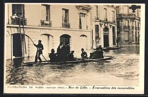 AK Paris, Rue de Lille, Évacuation des immeubles lors des inondations de janvier 1910