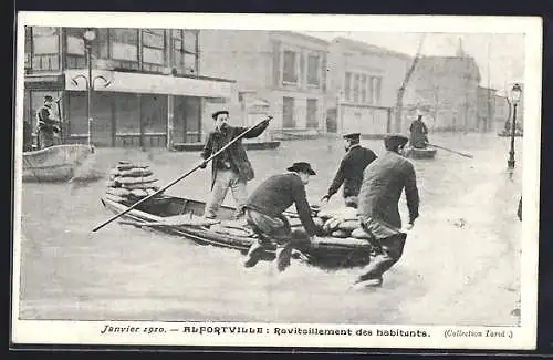 AK Alfortville, Ravitaillement des habitants lors de l`inondation de janvier 1910
