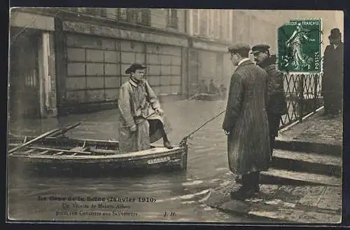 AK Maison-Alfort, Crue de la Seine janvier 1910, sauveteur en barque