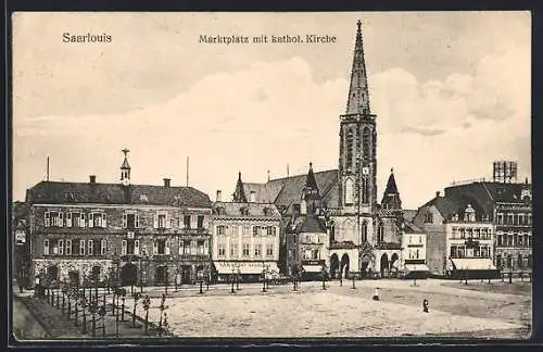 AK Saarlouis, Marktplatz mit Kathol. Kirche, Geschäft Mayer Hanau